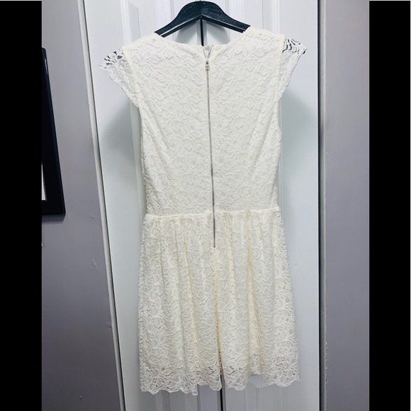 BNWT gorgeous summer dress - Picture 3 of 4
